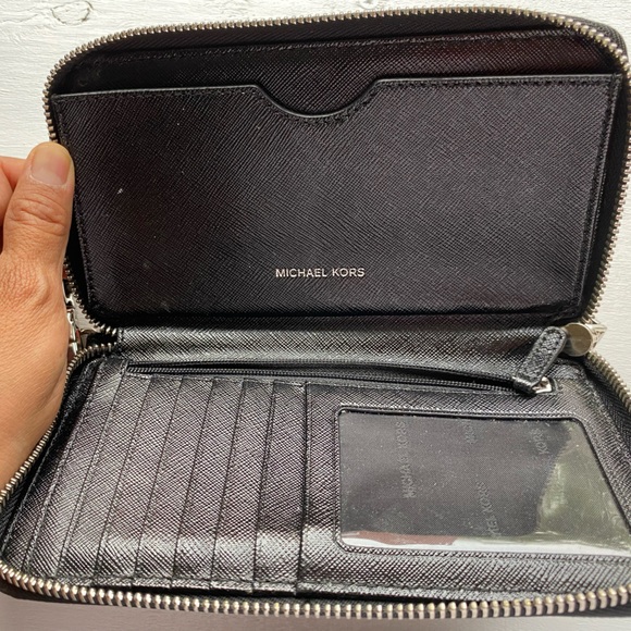 Michael Kors black Wallet - Picture 7 of 8